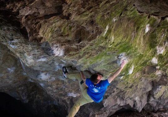 William Bosi klettert sechs 8C-Boulder beim Besuch in Tschechien