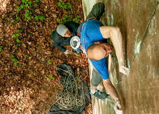 Neues aus den Klettergebieten: Falco Bartus punktet mit "Blutadler" (10) die Toproute in Göttinger Wald