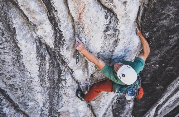 Connor Herson klettert "Empath" 9a+ in Trad-Stil