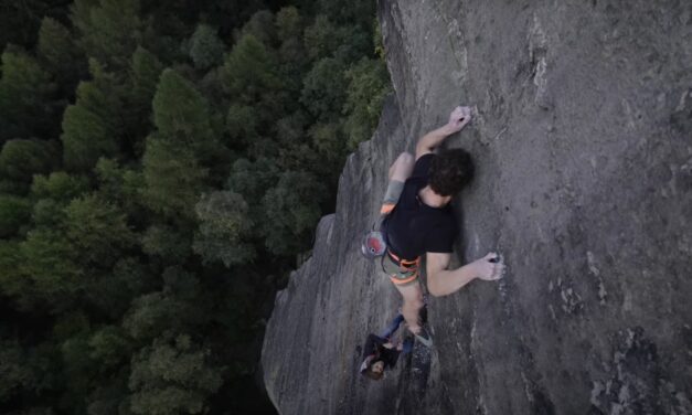 Adam Ondra und Tomáš "Tomajda" Sobotka gelingt mit "Zpřítomnění" (XIa/8b) eine der schwersten Routen im Elbsandsteingebirge