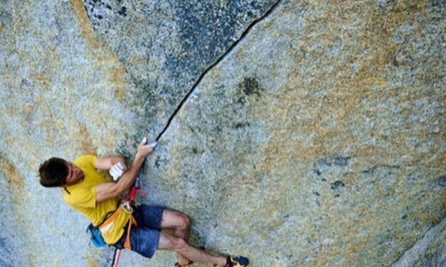 Didier Berthod befreit neue Rissline "Crack of Destiny" in Squamish