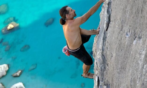 Alexander Huber free solos Aguglia di Goloritzé in Sardinia