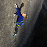 Lara Neumeier klettert Trad-Route "Psychogramm" (X/X+) an der Bürser Platte