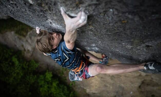 Justus Jäger klettert „Black Label“ (9a)
