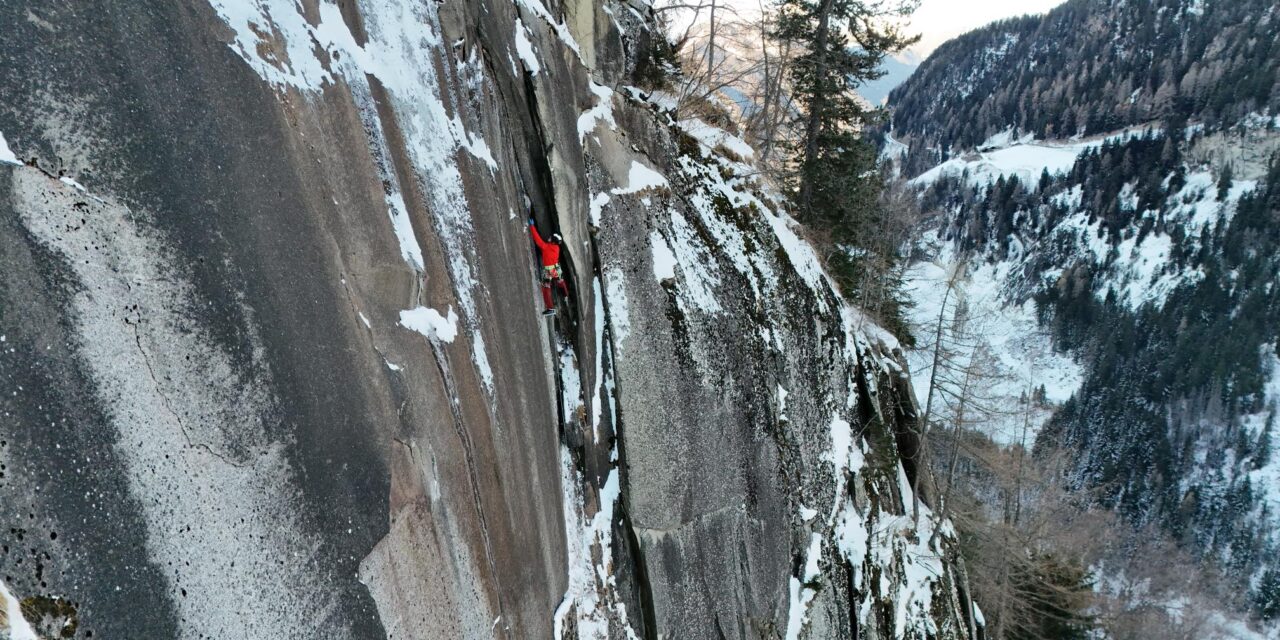 Simon Gietl mit neuer Mixed-Route „Argos“ (M9, WI6+)