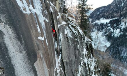 Simon Gietl mit neuer Mixed-Route „Argos“ (M9, WI6+)