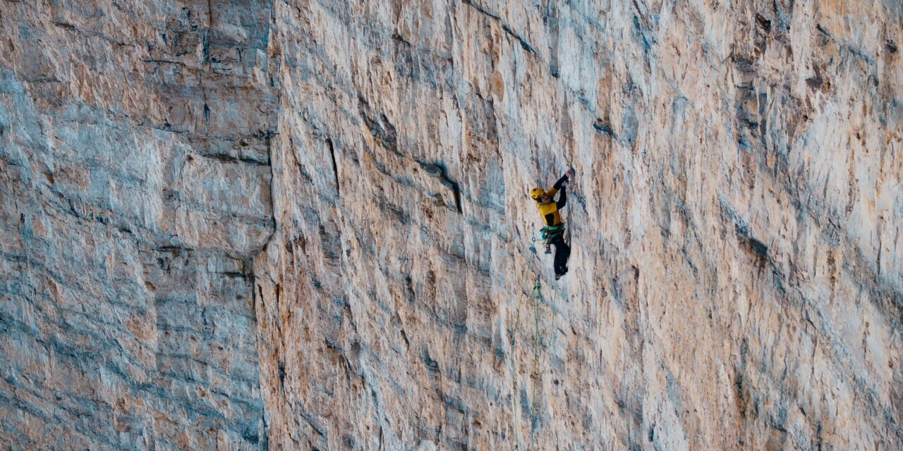 Simon Gietl meldet Solo-Begehung der Route „Phantom der Zinne“ IX- obl.(IX+)