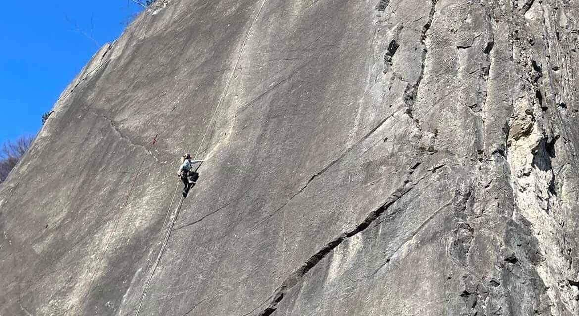 Katja Stöllinger klettert „Prinzip Hoffnung“ X/X+ (8b/+)