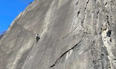 Katja Stöllinger klettert „Prinzip Hoffnung“ X/X+ (8b/+)
