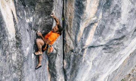 Alexander Huber klettert „Feuersalamander“ (X/8b)