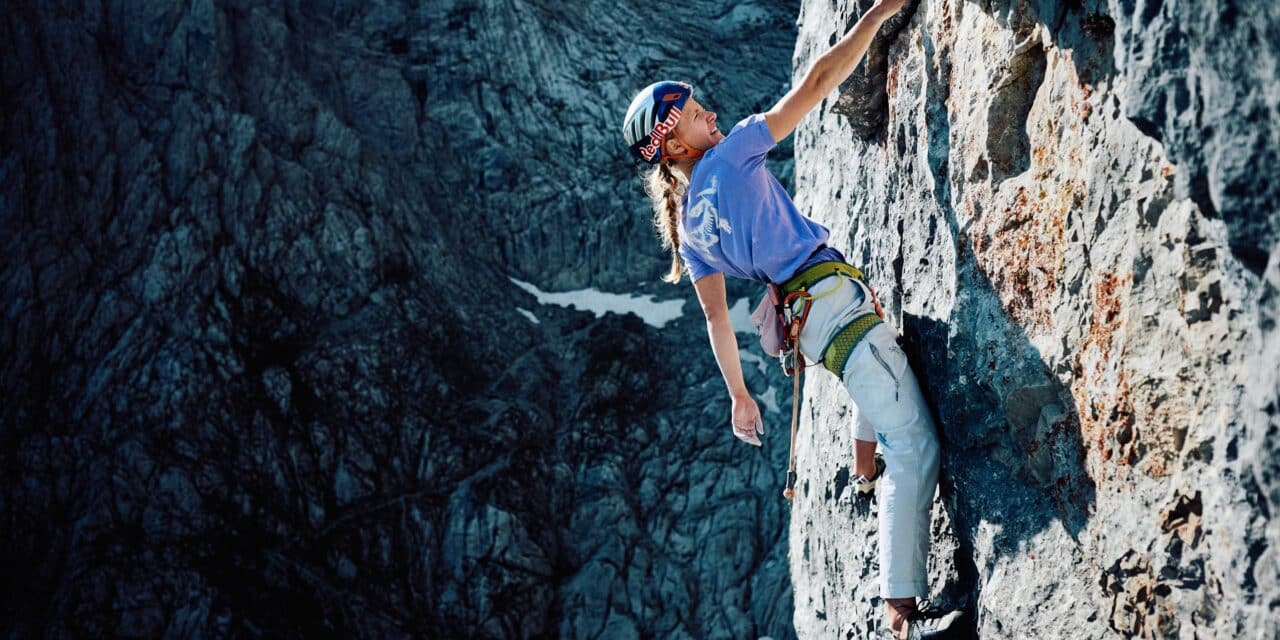 Lara Neumeier komplettiert mit der Begehung „Des Kaisers Neue Kleider“ die Alpine Trilogie